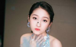 娱乐圈女星吃瓜日常小说,明星们的甜蜜瓜田