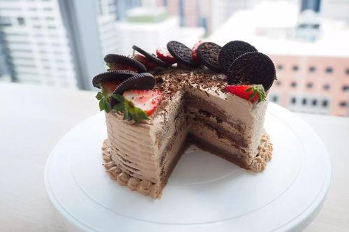 娱乐吃瓜酱哥哥切蛋糕,甜蜜瞬间引网友热议